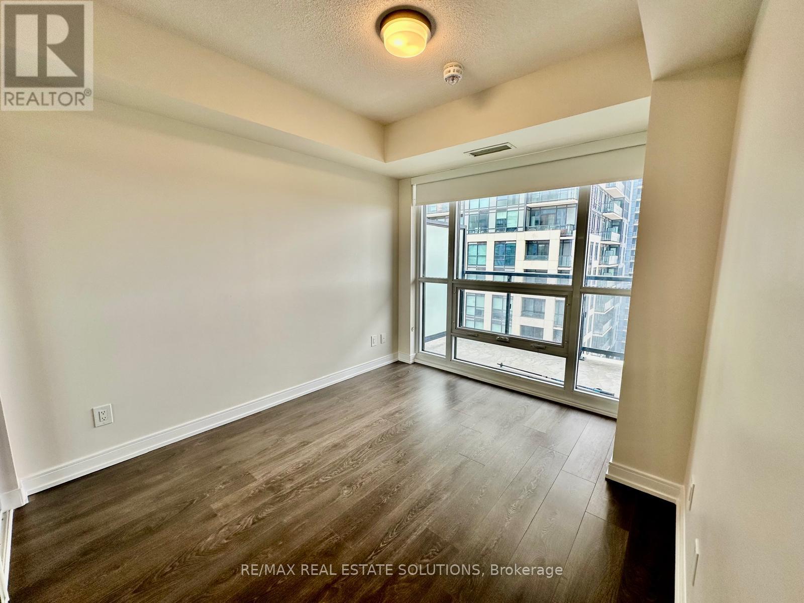 #1611 30 SAMUEL WOOD WAY - 18