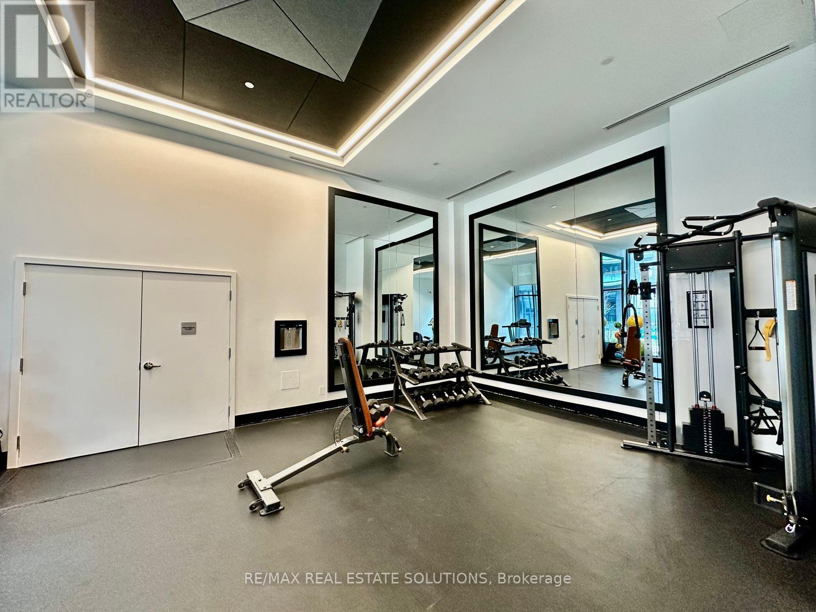 #1611 30 SAMUEL WOOD WAY - 22