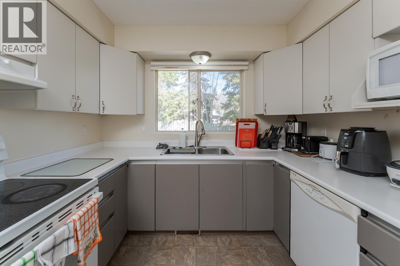 Photo 10 of 40 — 116 MCKENZIE AVENUE · Prince George, BC