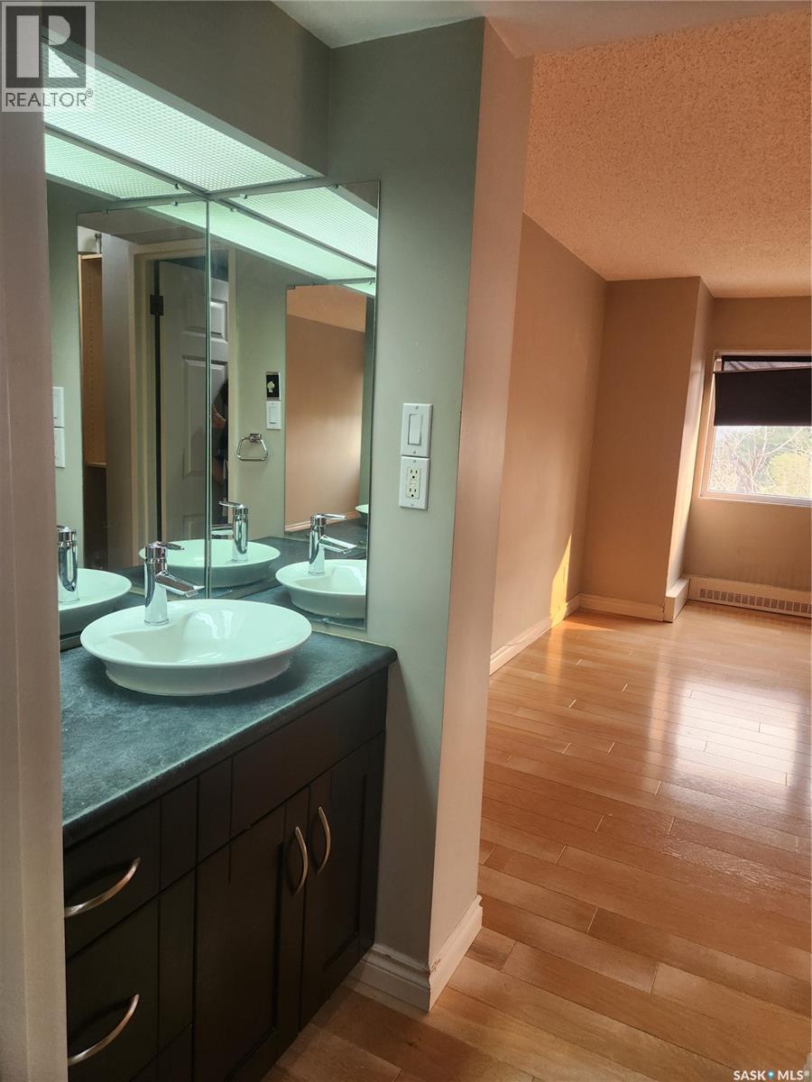 570 424 Spadina CRESCENT E — photo 9