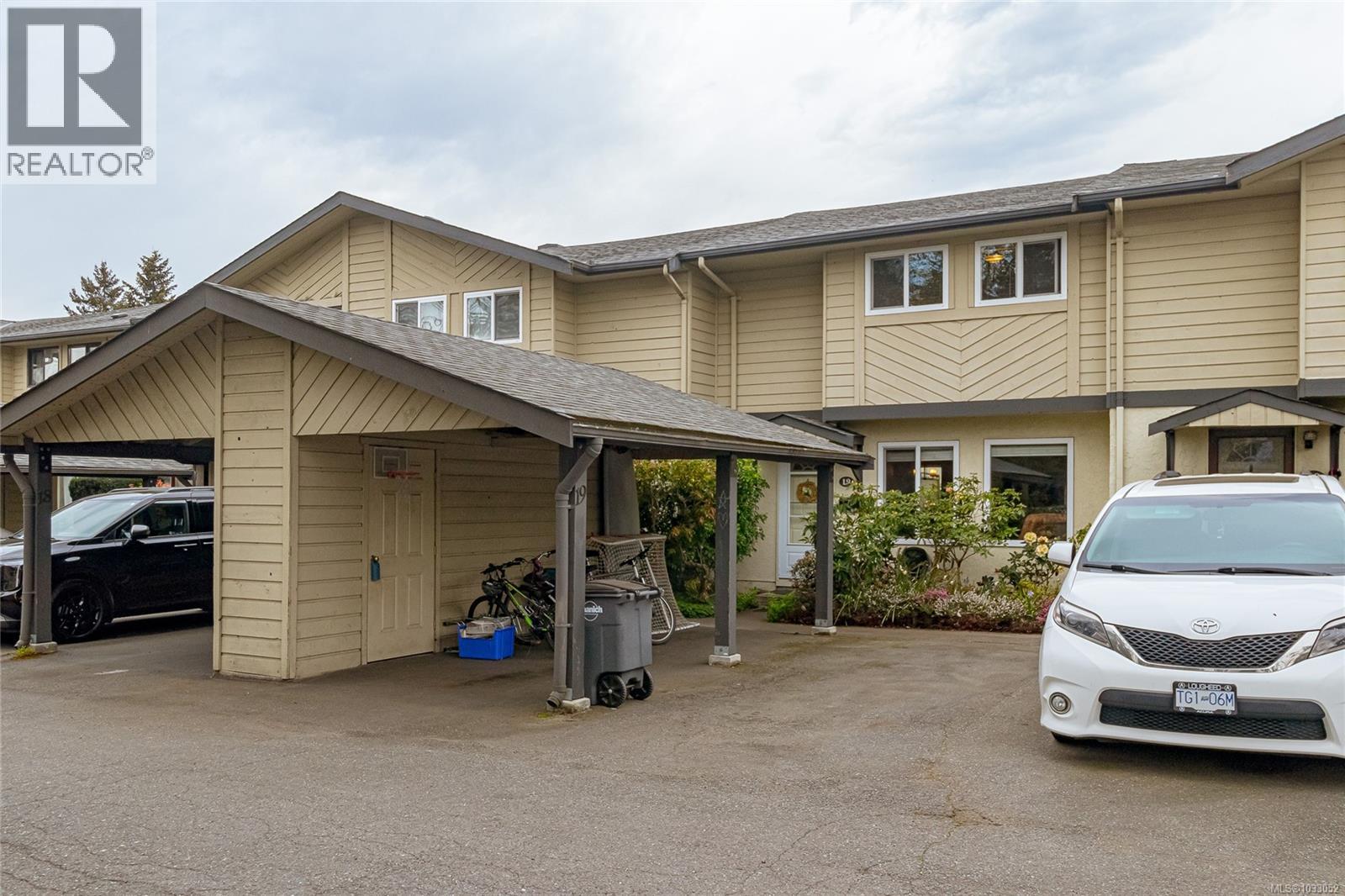 #19 1741 McKenzie Ave - 23