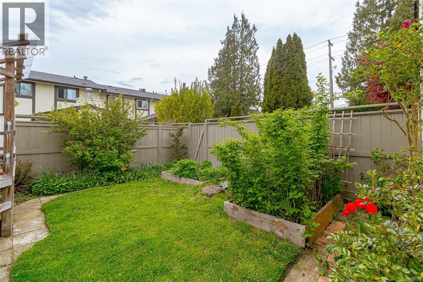 #19 1741 McKenzie Ave - 21
