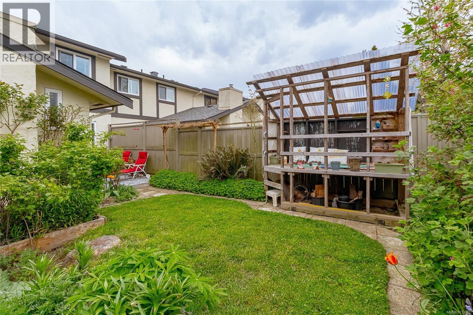 #19 1741 McKenzie Ave - 20