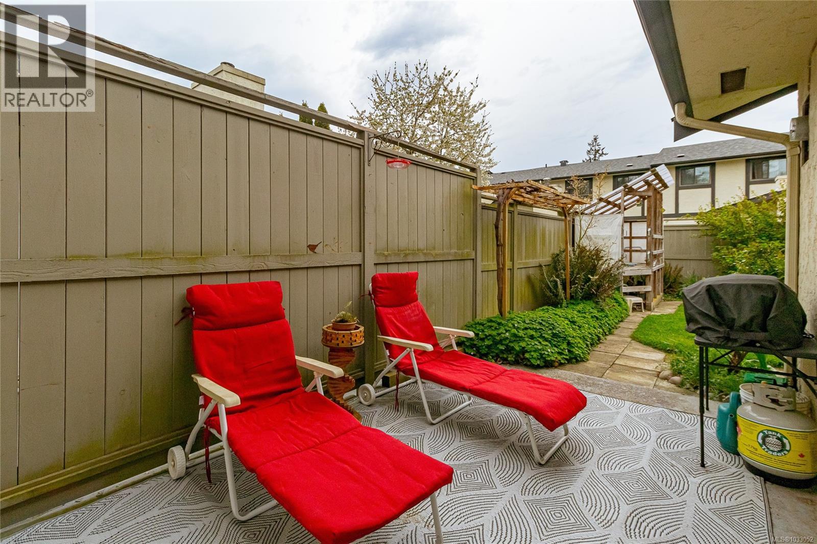 #19 1741 McKenzie Ave - 18