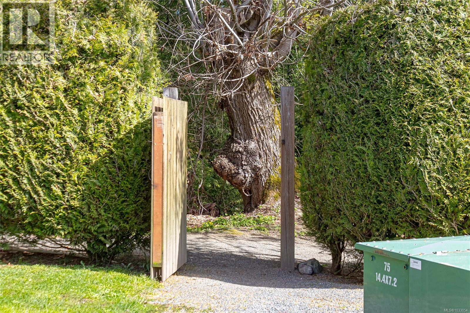 #12 6345 Ardea Pl - 28