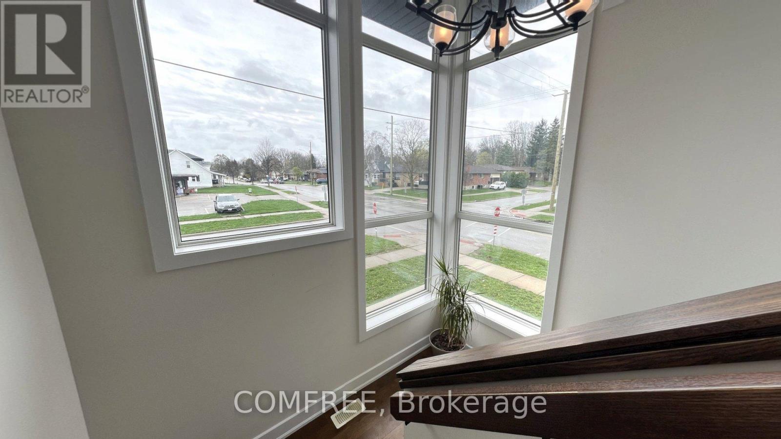 498 PHYLLIS STREET - 20