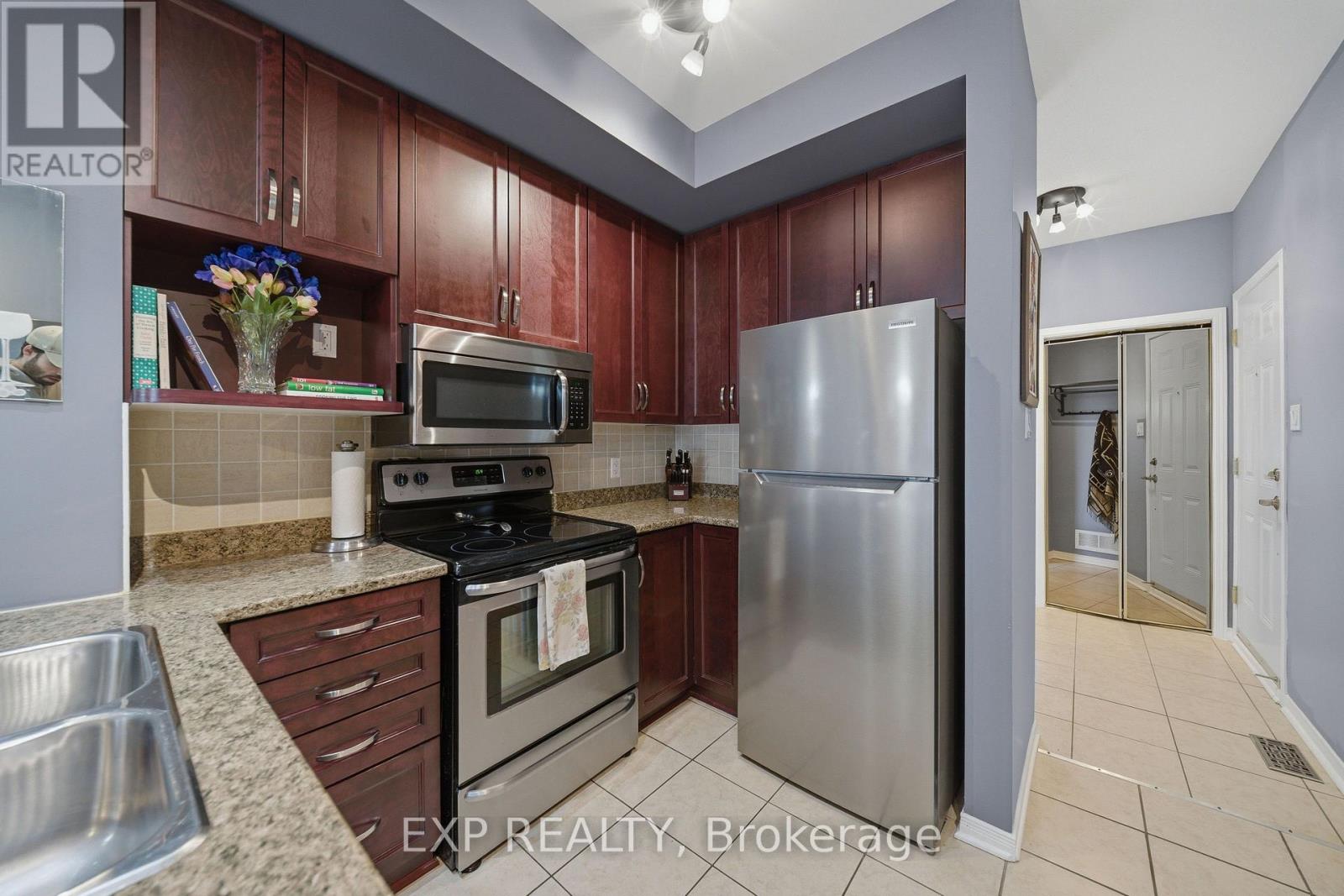 300 LONDON TERRACE — photo 11