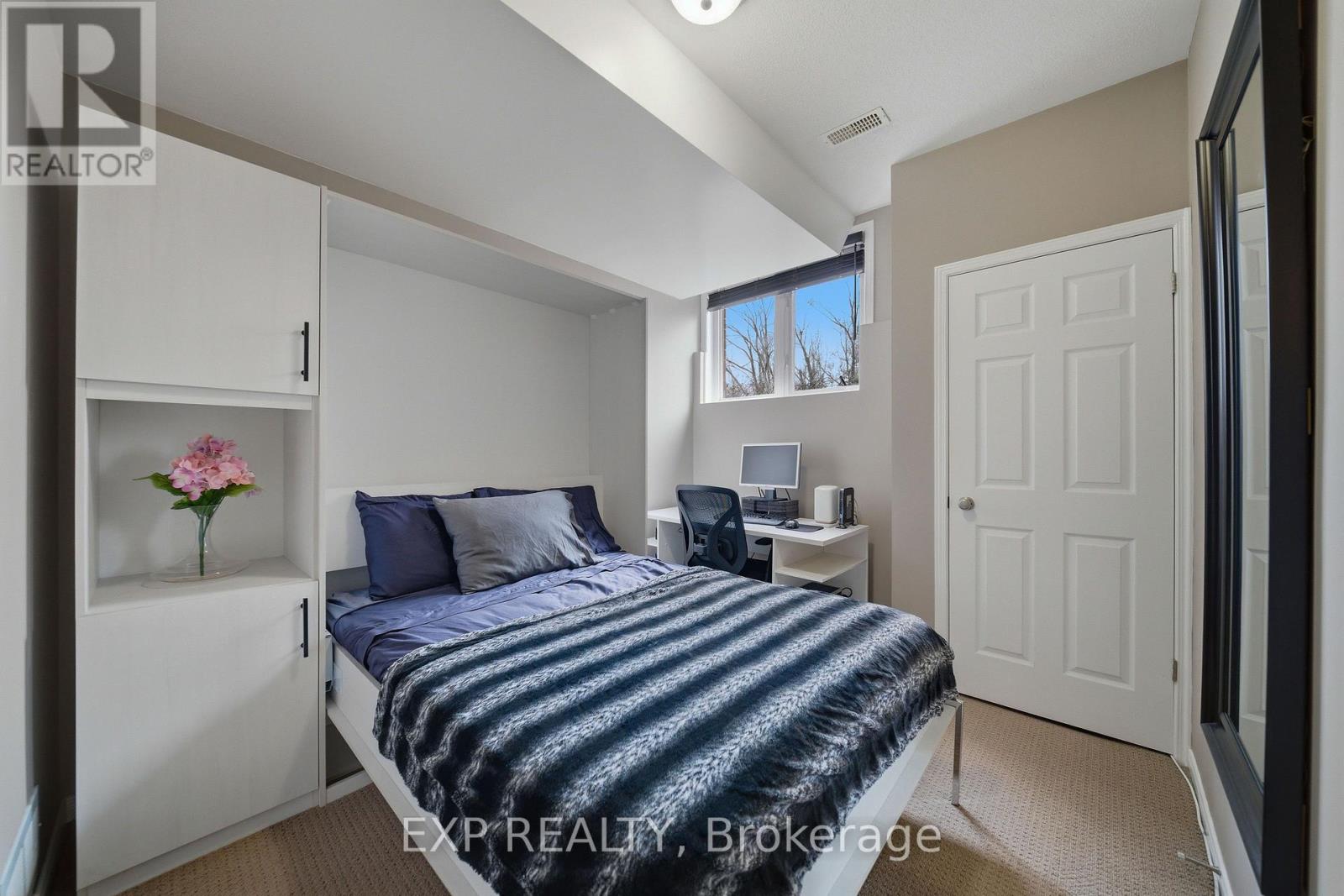300 LONDON TERRACE — photo 16