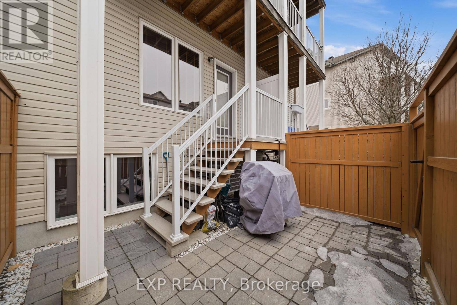 300 LONDON TERRACE — photo 22