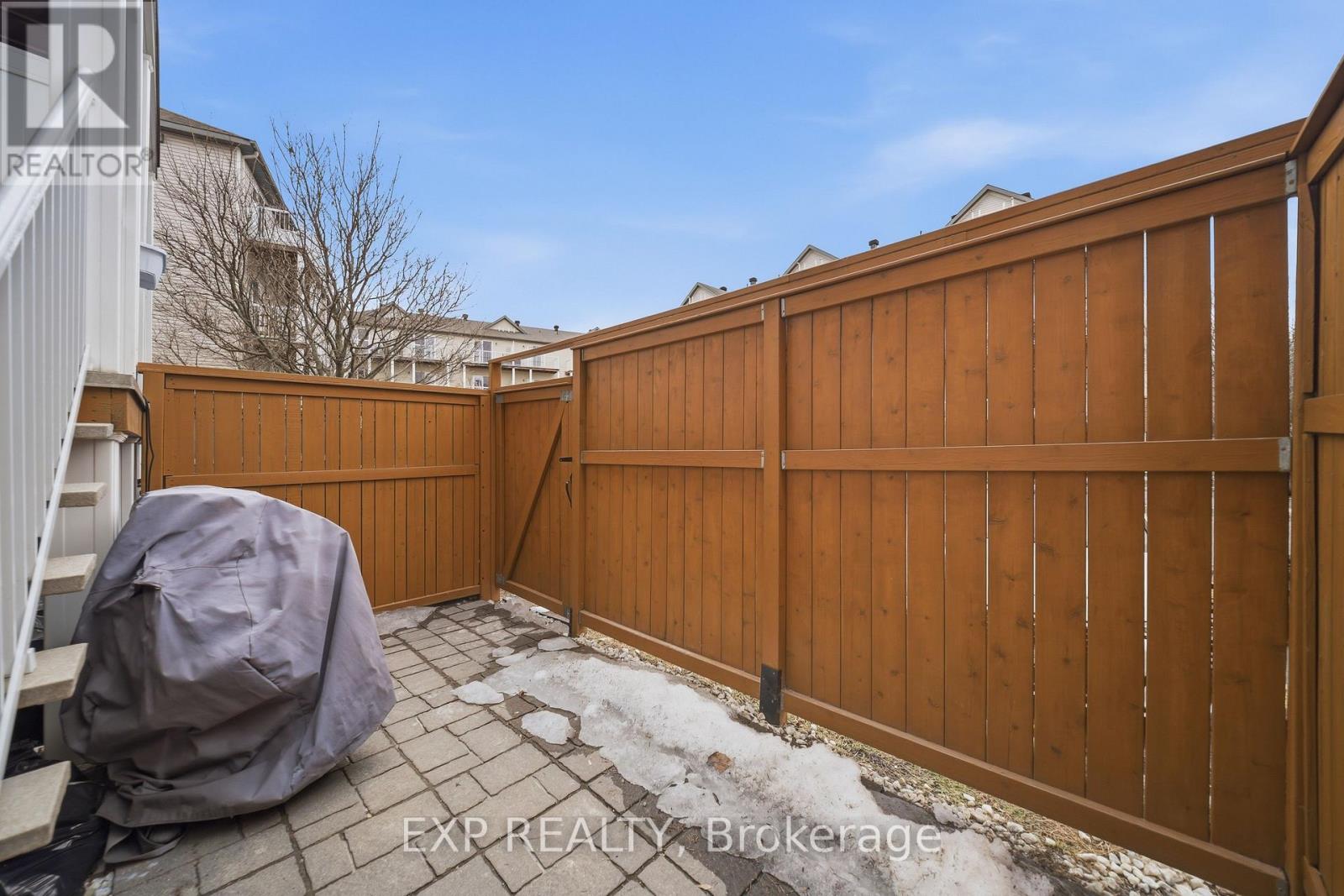 300 LONDON TERRACE — photo 23
