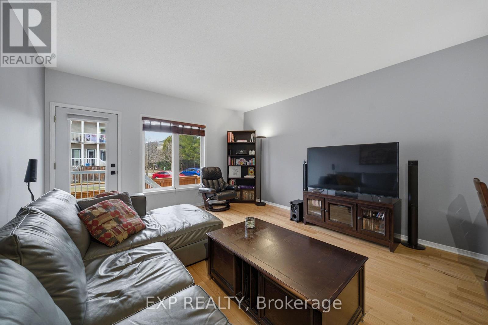 300 LONDON TERRACE — photo 6