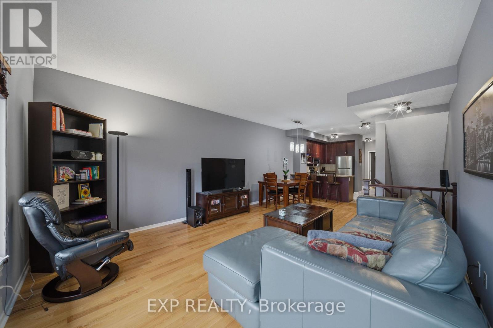 300 LONDON TERRACE — photo 8