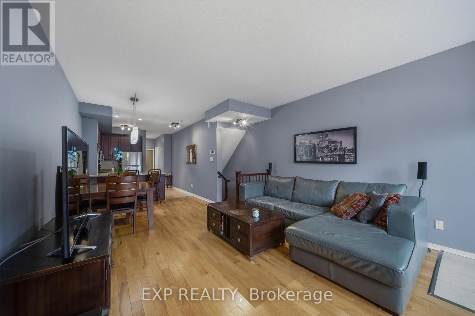 300 LONDON TERRACE — photo 9