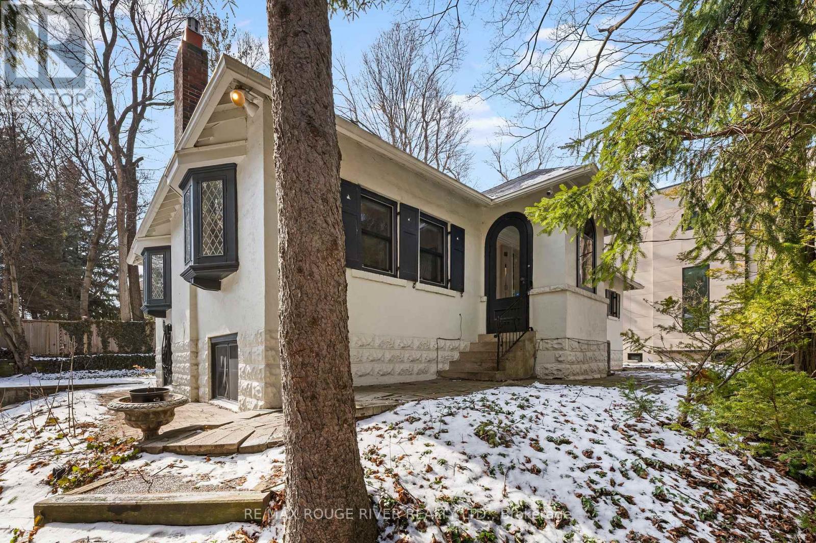 11 DONWOODS DRIVE - 4