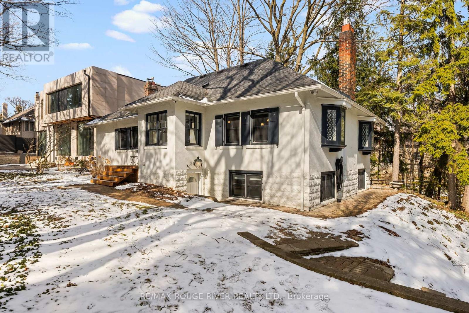 11 DONWOODS DRIVE - 43