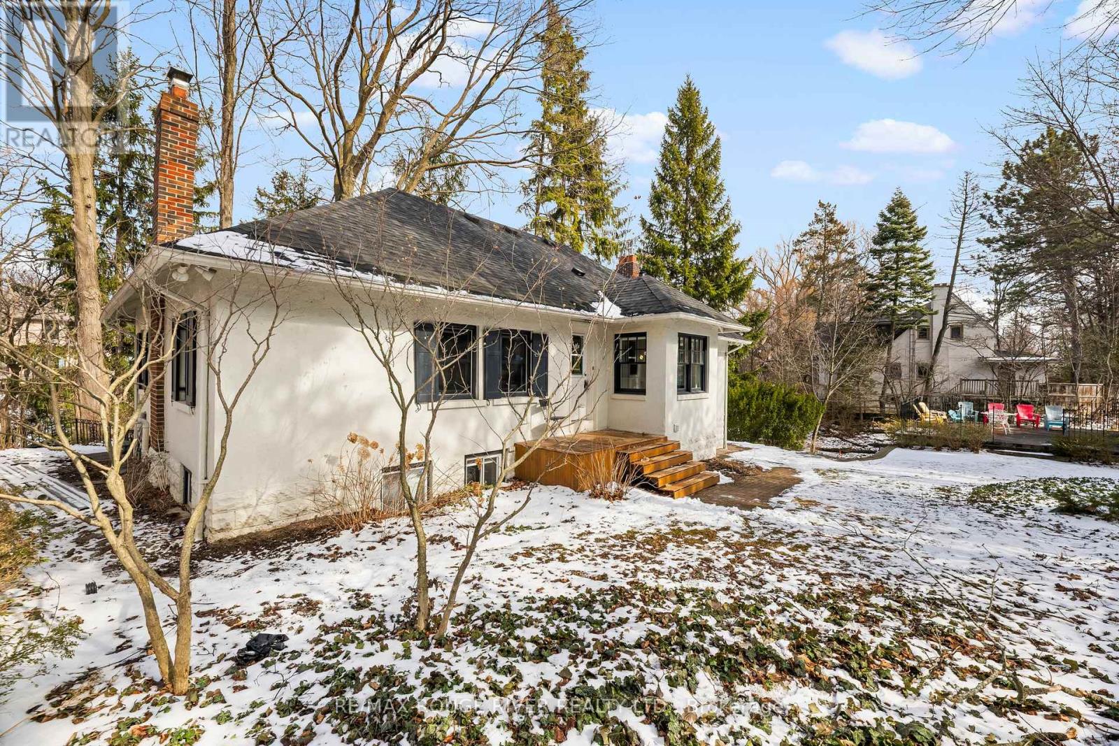 11 DONWOODS DRIVE - 42