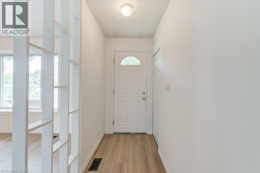 1334 LANGDALE Crescent, Oakville, Ontario, L6H2K8 — Photo 4