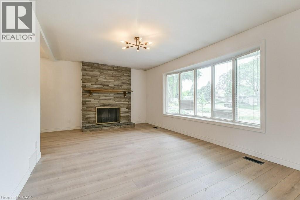 1334 LANGDALE Crescent, Oakville, Ontario, L6H2K8 — Photo 5