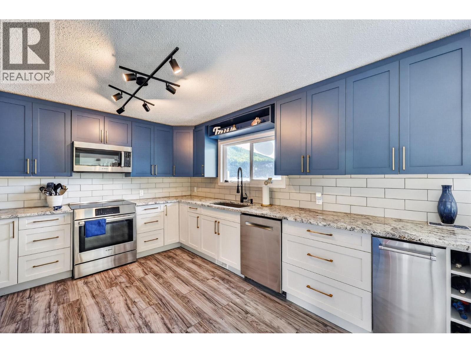 4581 75 Avenue NE - 18