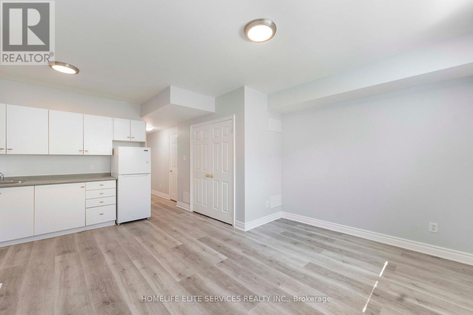 7 LENTHALL AVENUE - 31