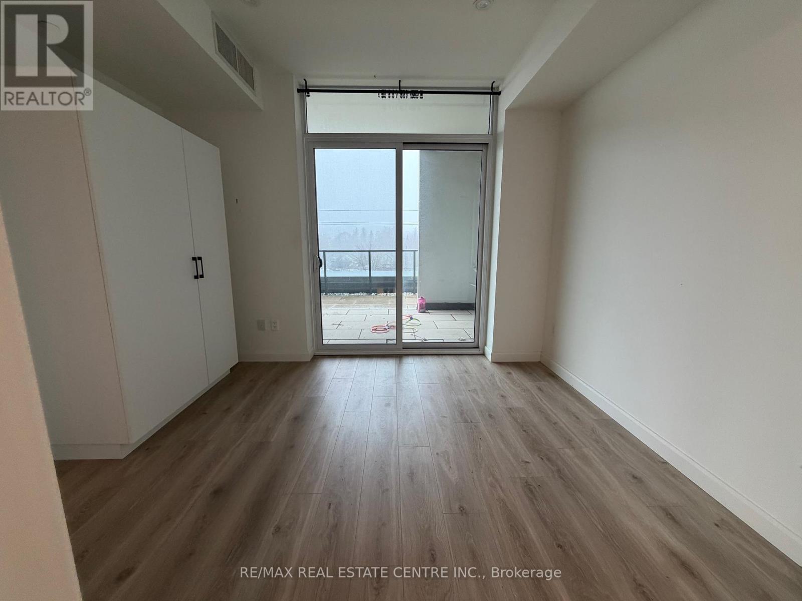 301 - 741 KING STREET W Property Photo