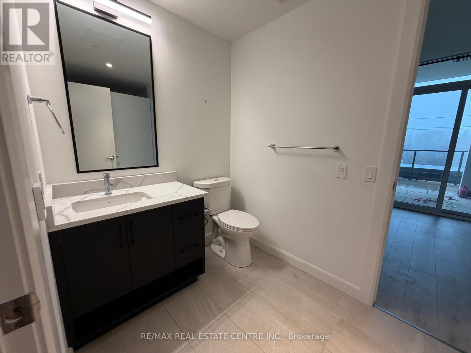 301 - 741 KING STREET W Property Photo