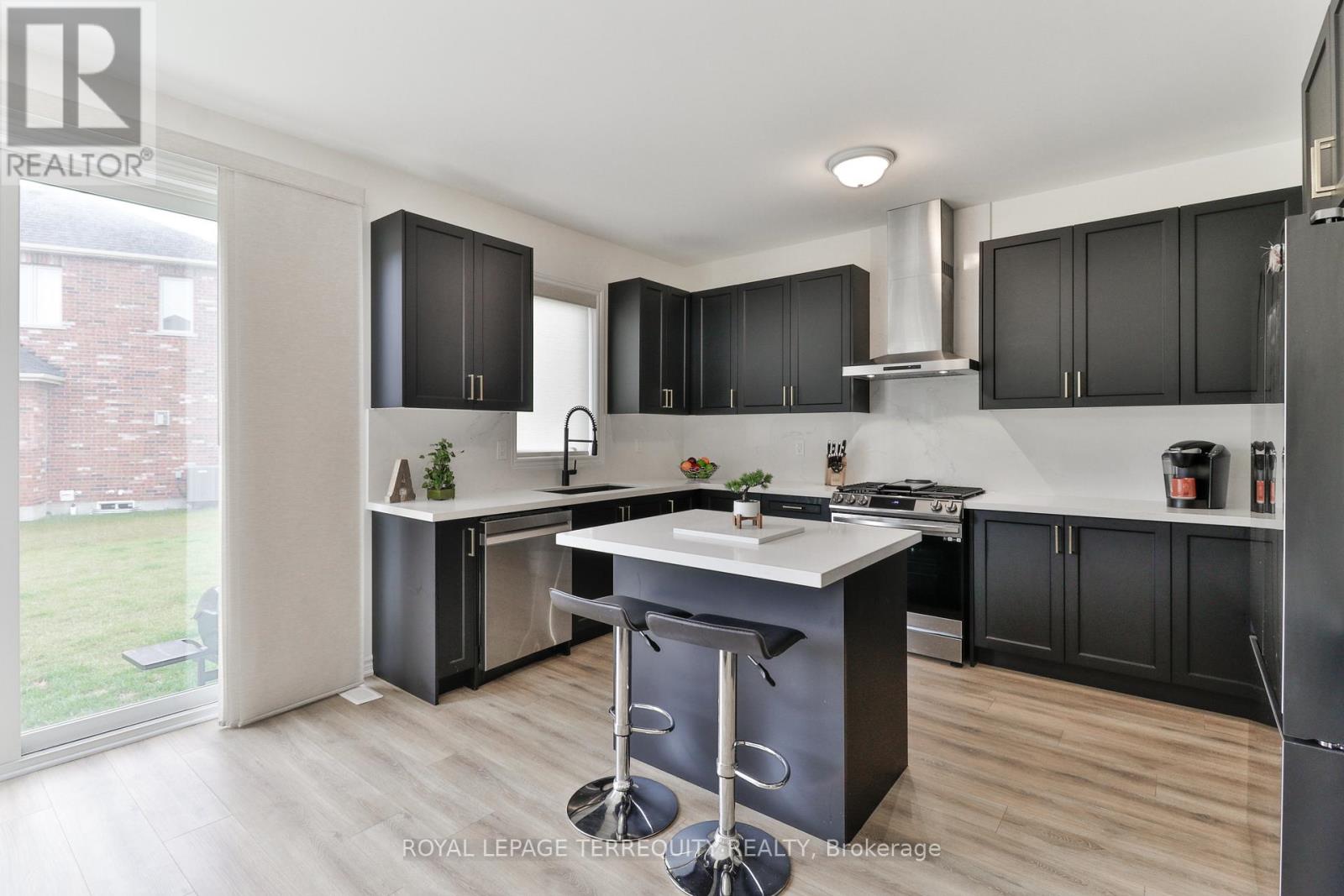26 SANFORD CIRCLE — photo 8