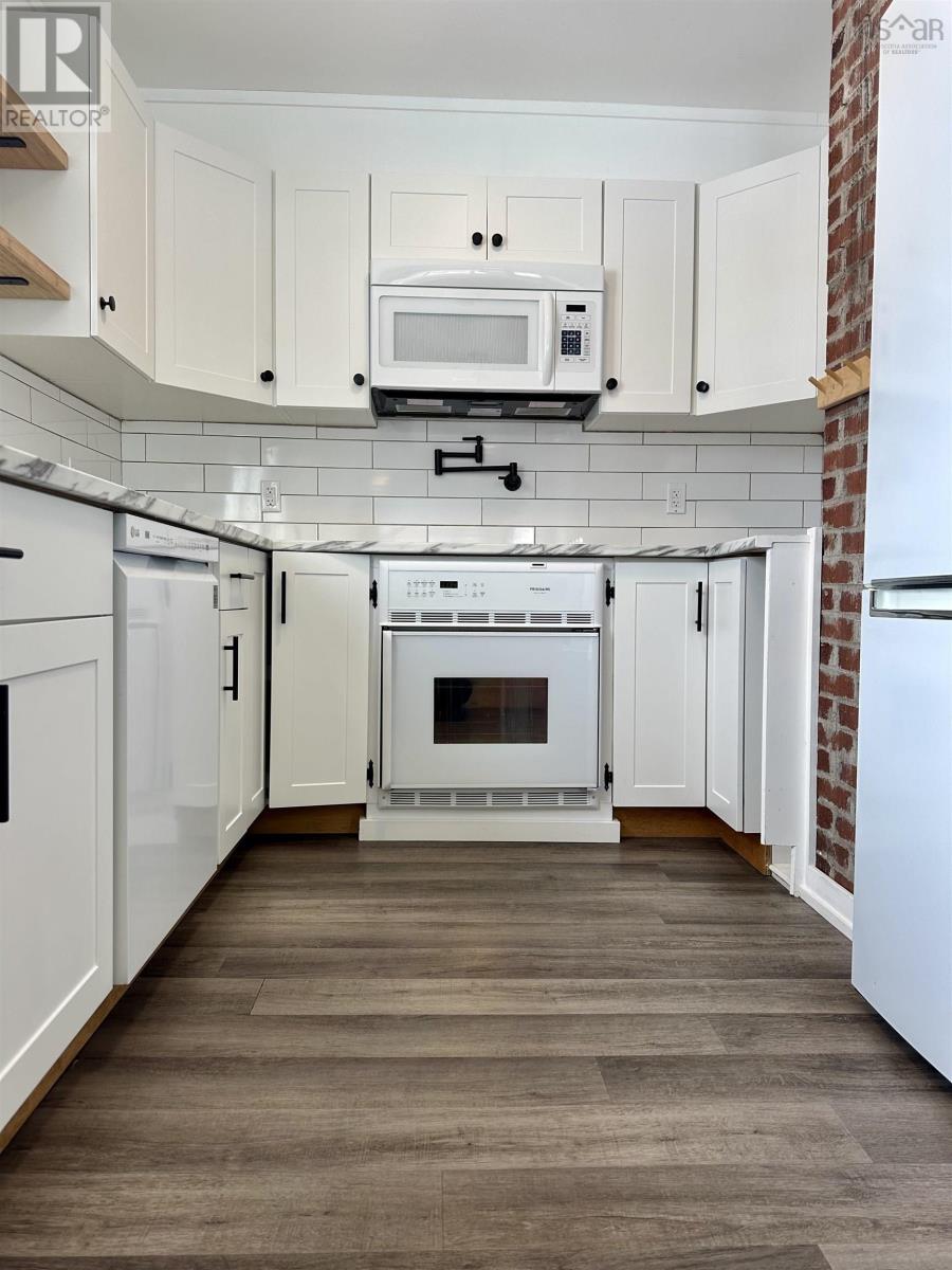 11 James Street — photo 17