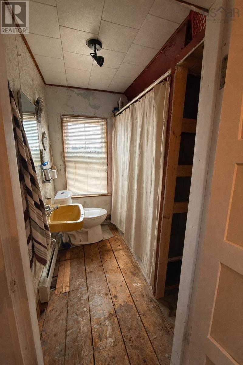 Property 17 of 23 of 38 Junction Road