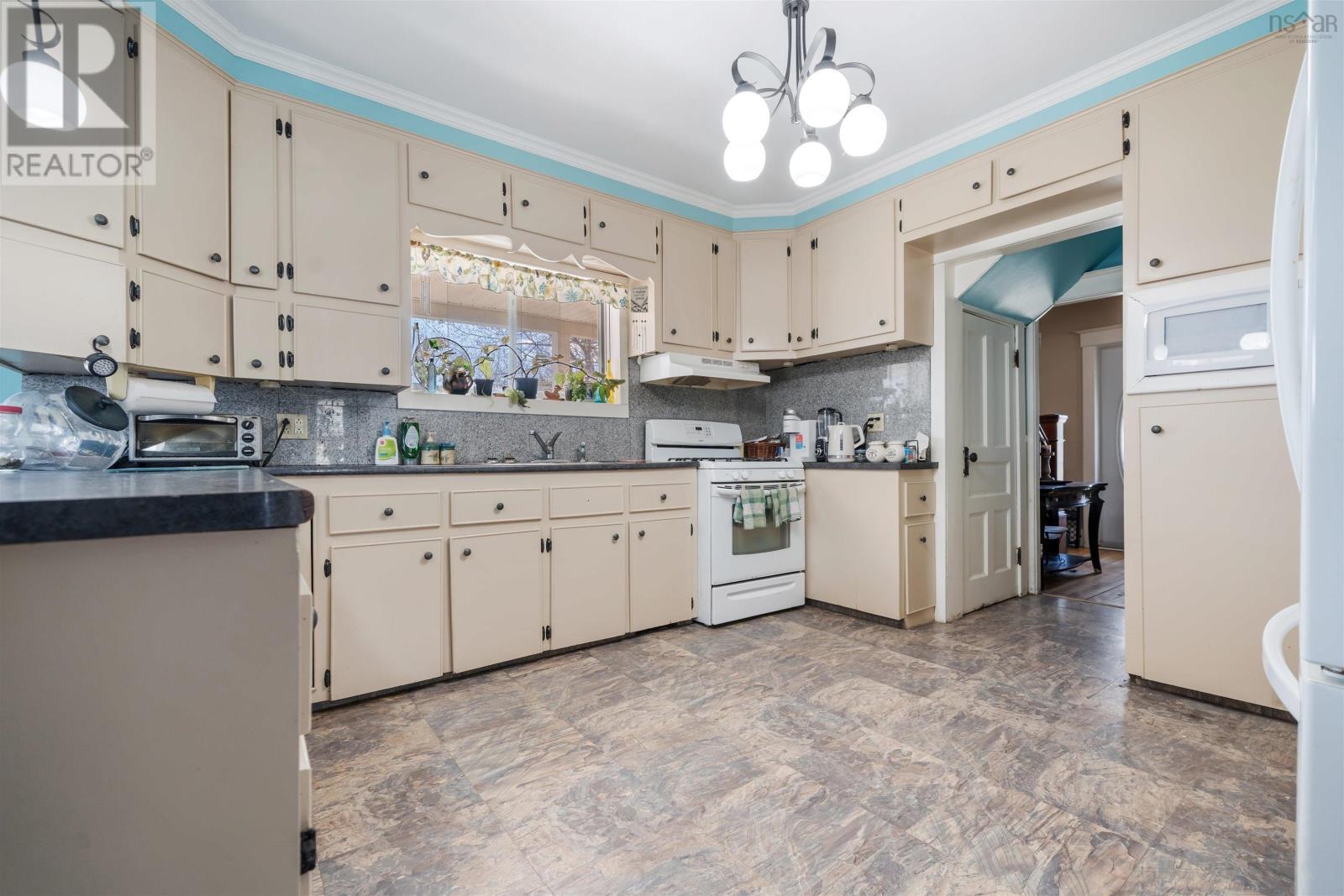 Property 5 of 36 of 28 Maple Drive