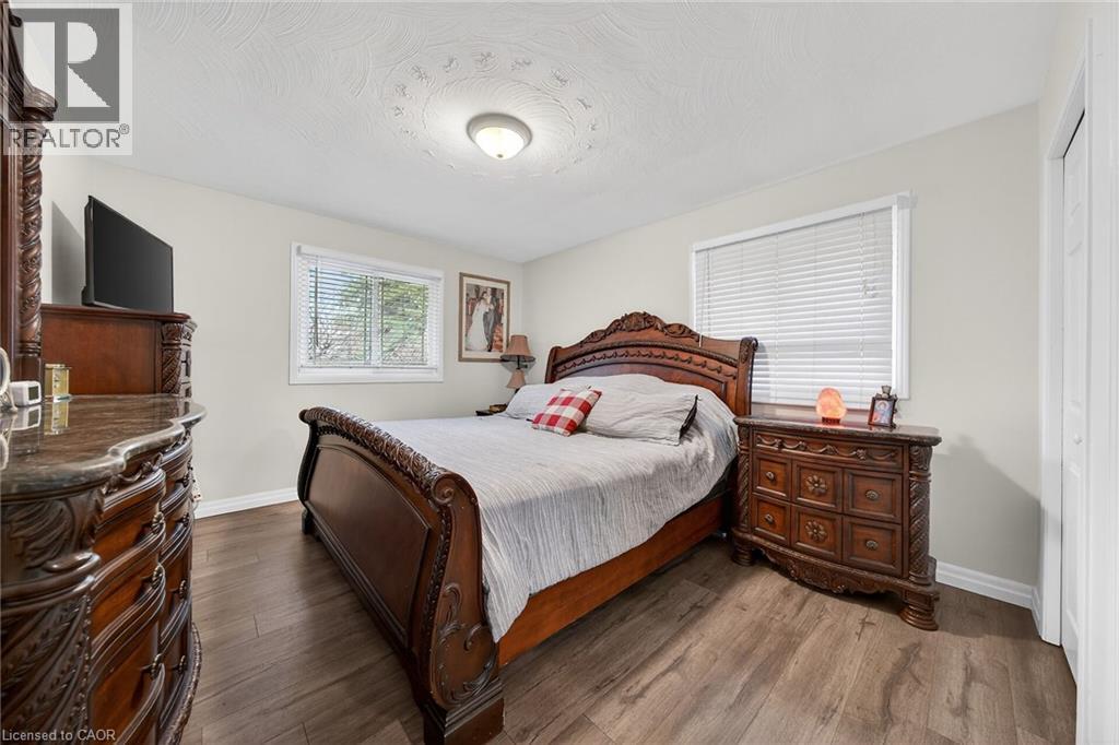 1549 GUYATT Road - 11
