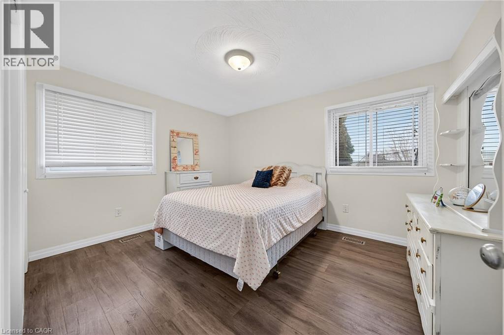 1549 GUYATT Road - 12