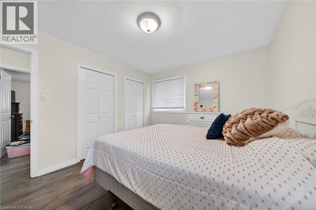 1549 GUYATT Road - 13