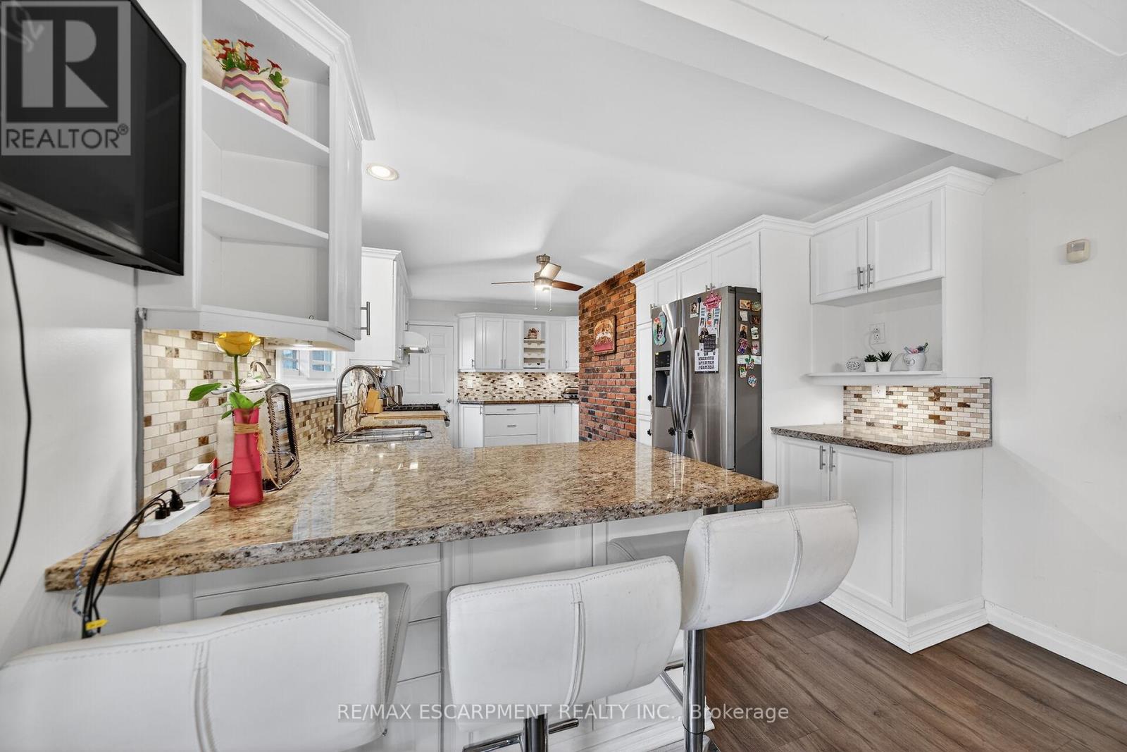 1549 GUYATT ROAD - 21