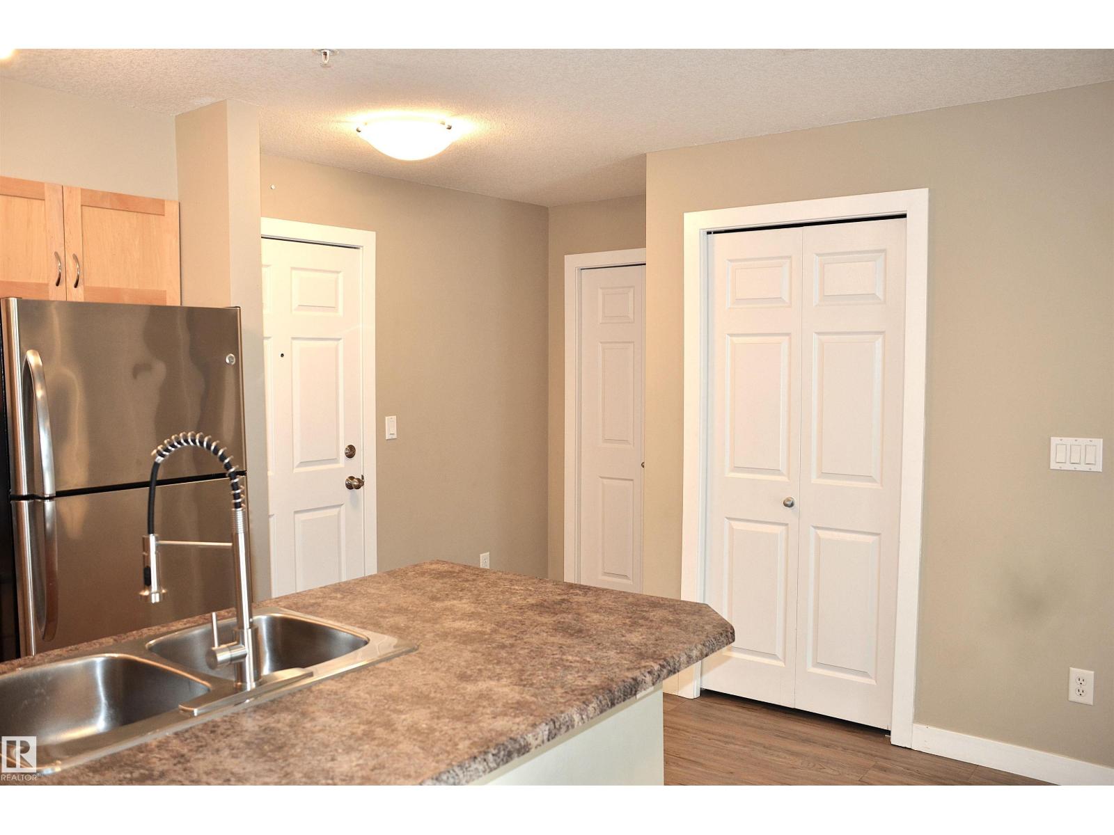 #103 920 156 ST NW NW - 4