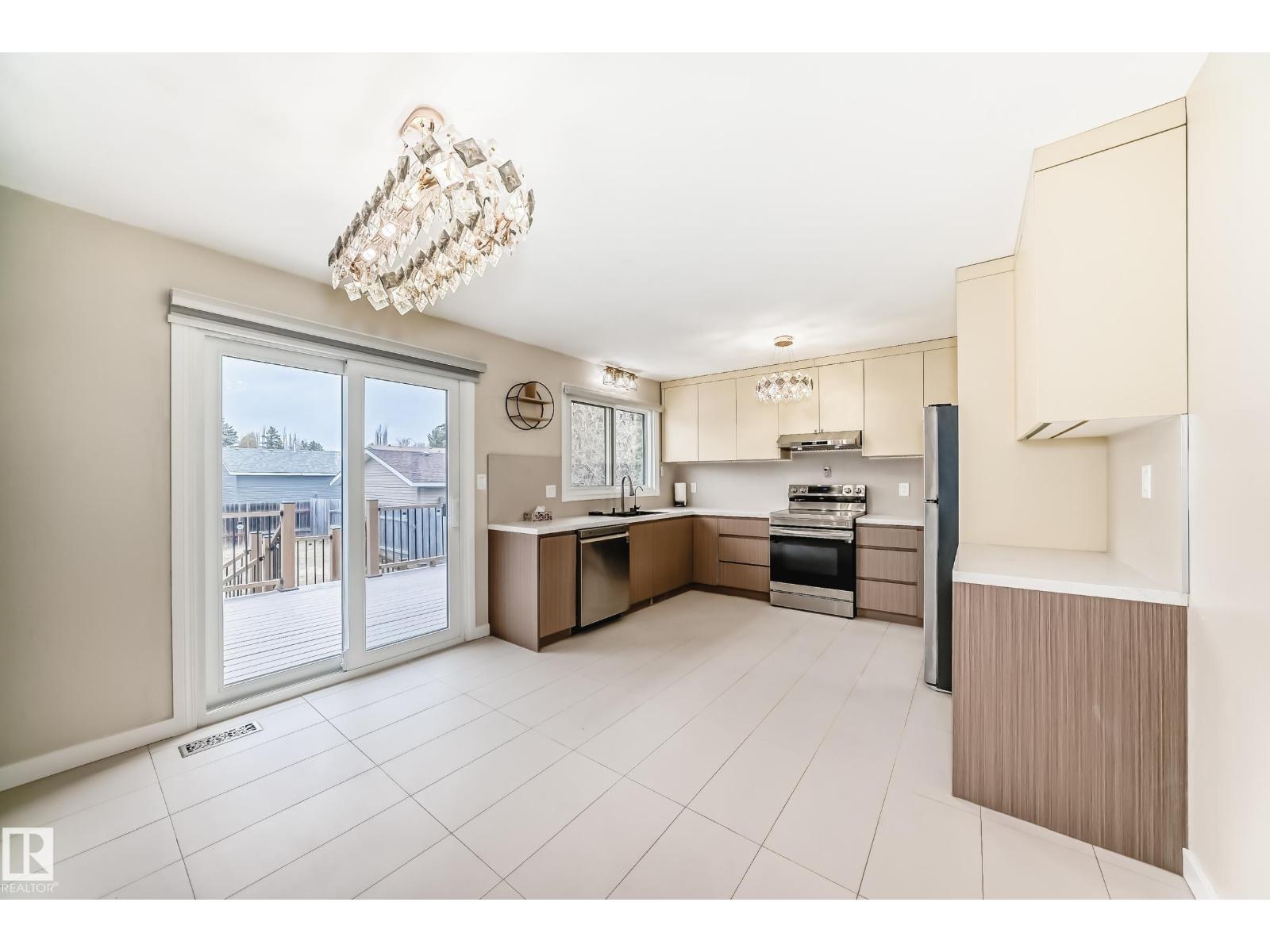 2039 48 ST NW - 5