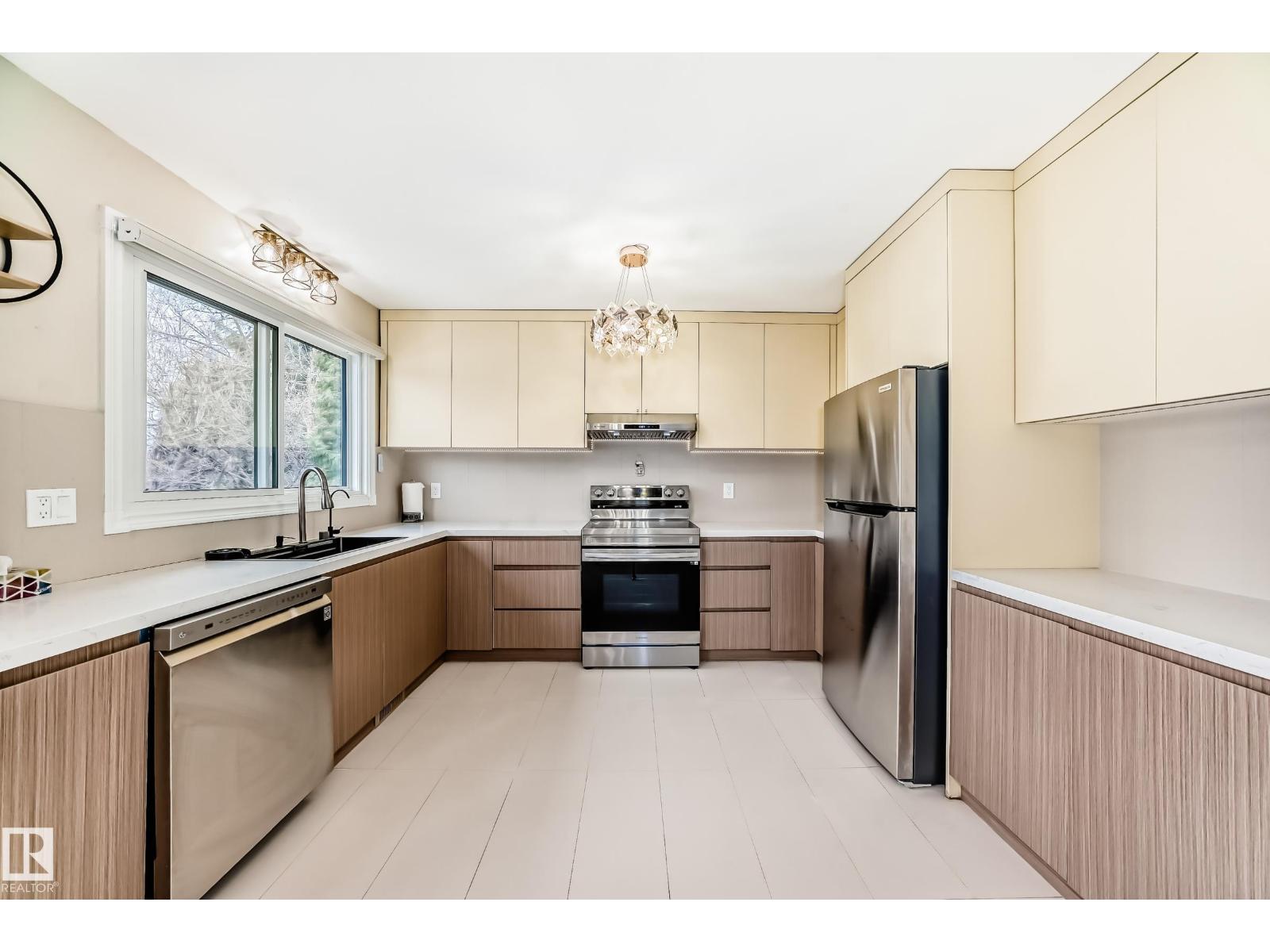 2039 48 ST NW - 4