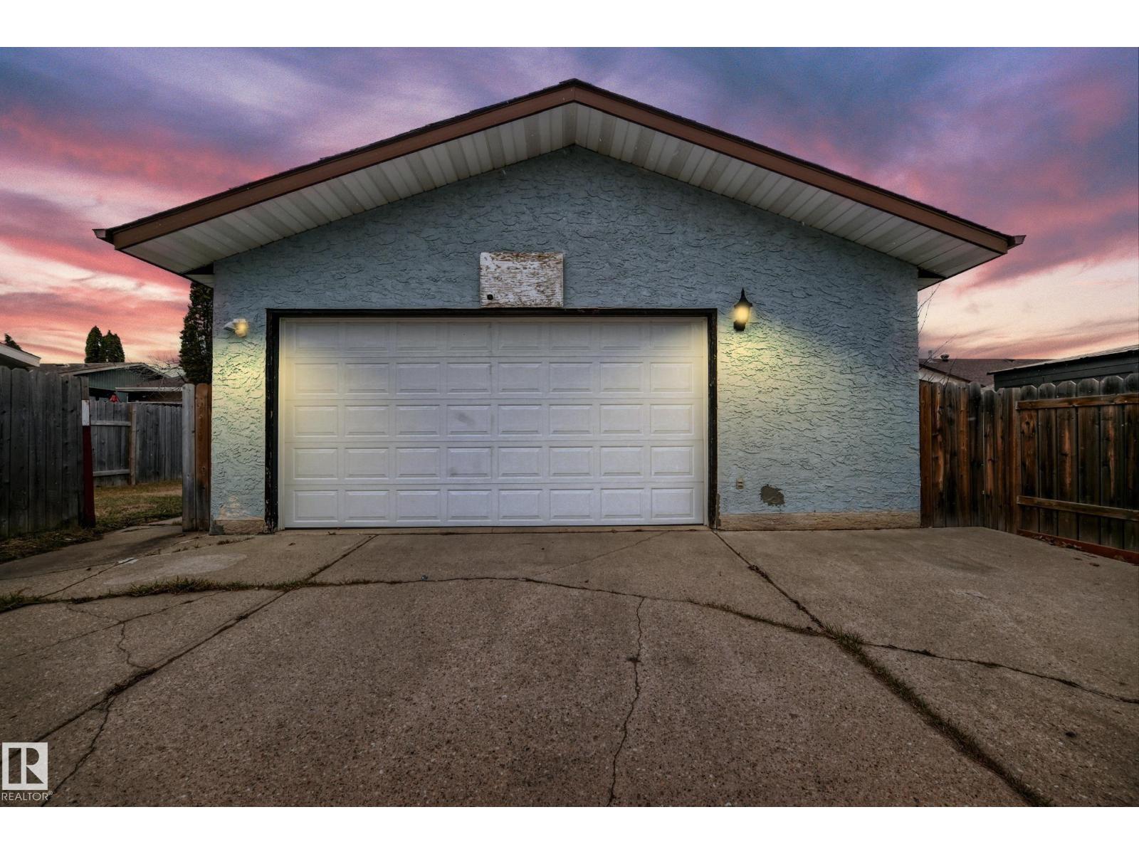 2039 48 ST NW - 18