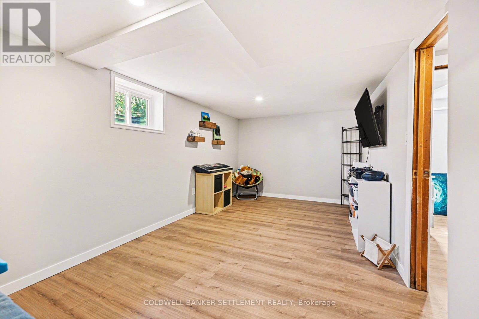 27 BROADVIEW AVENUE W - 19