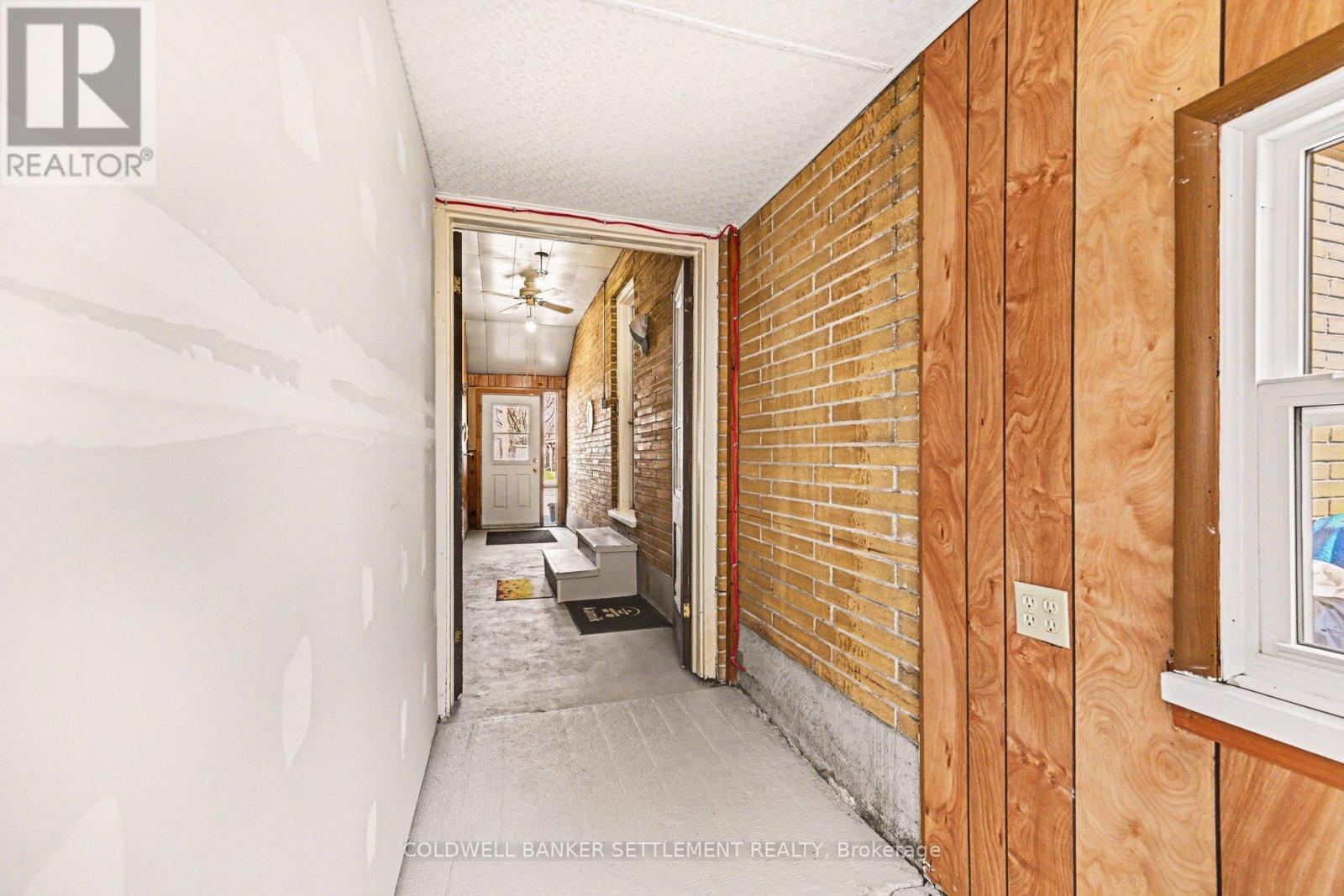 27 BROADVIEW AVENUE W - 24