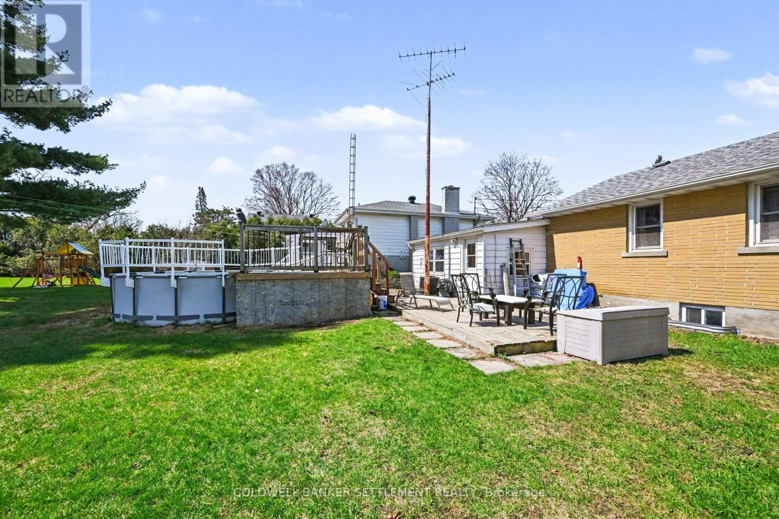 27 BROADVIEW AVENUE W - 30