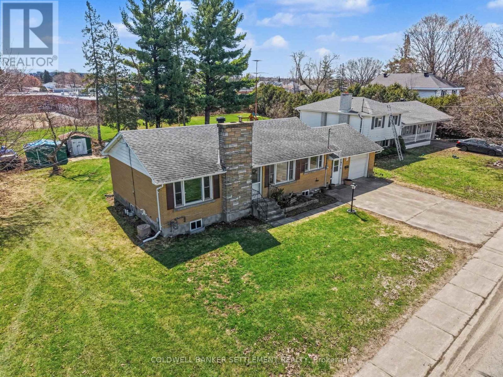 27 BROADVIEW AVENUE W - 32