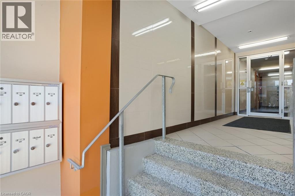 271 LESTER Street Unit# 303, Waterloo, Ontario, N2L3W6 — Photo 5