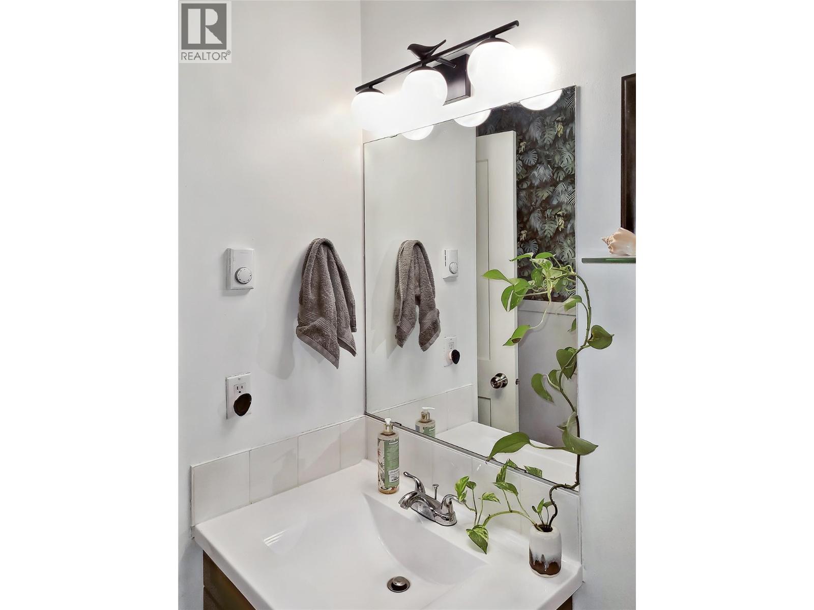 #8 717 12TH Avenue Unit# 8 - 18