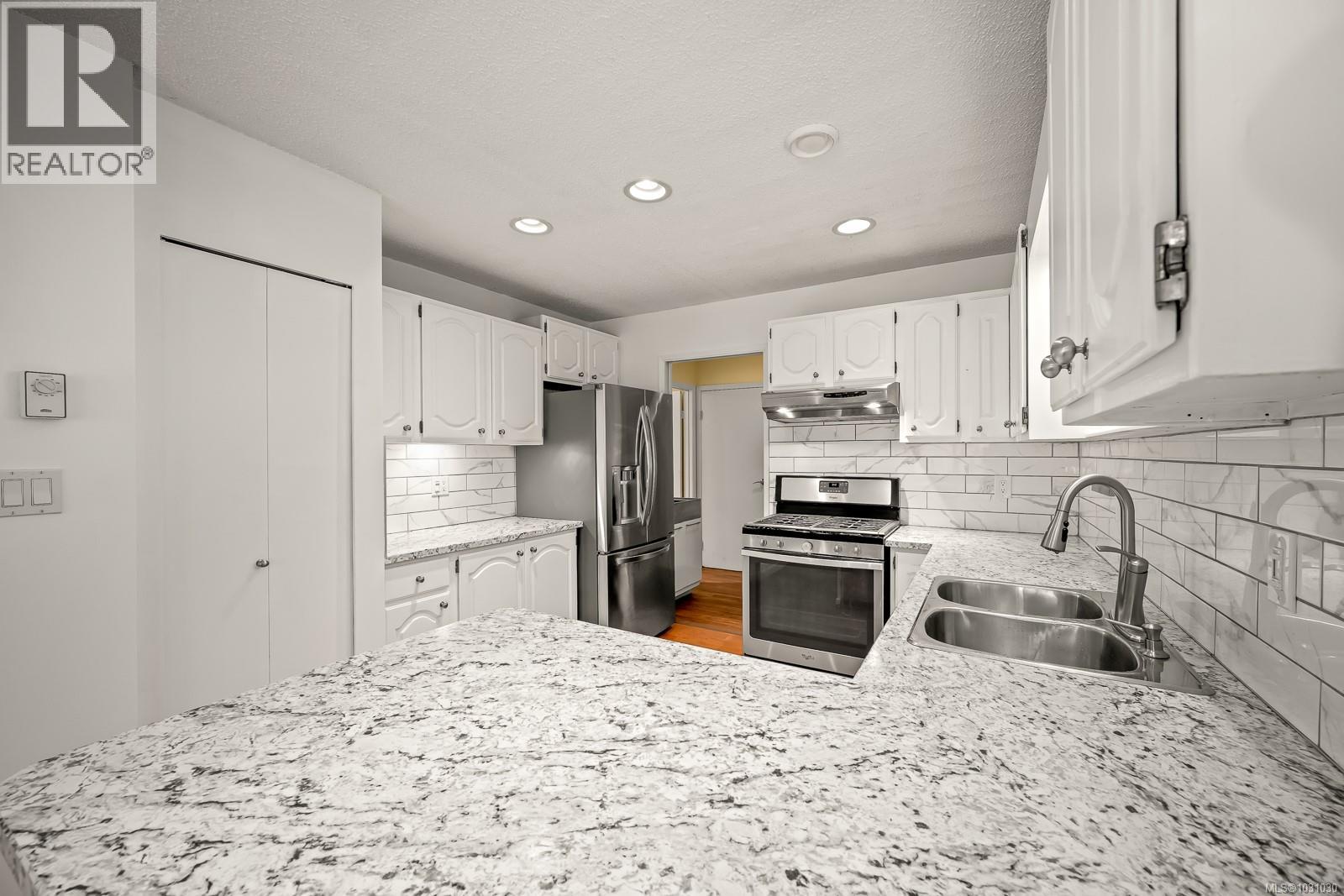 8987 McLarey Ave - 16