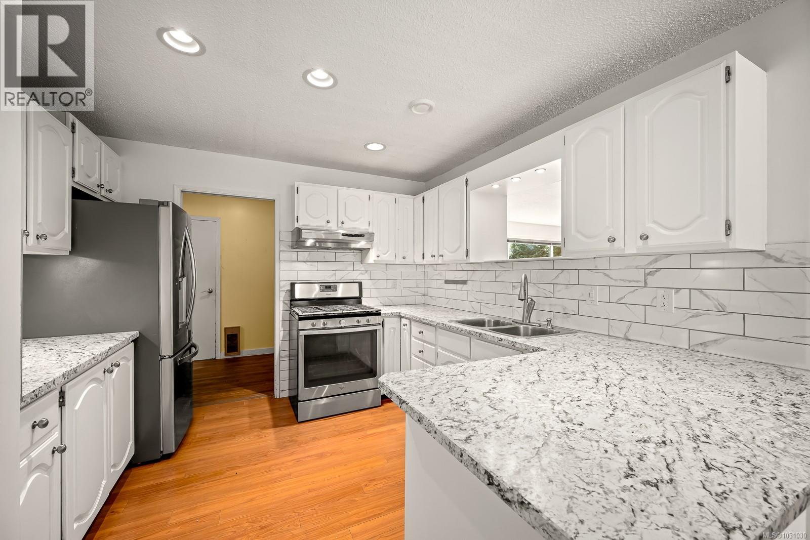 8987 McLarey Ave - 19