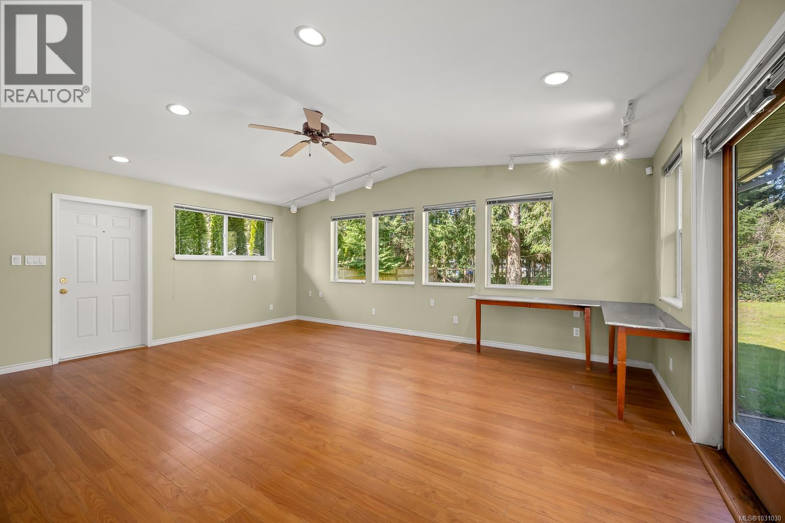 8987 McLarey Ave - 21