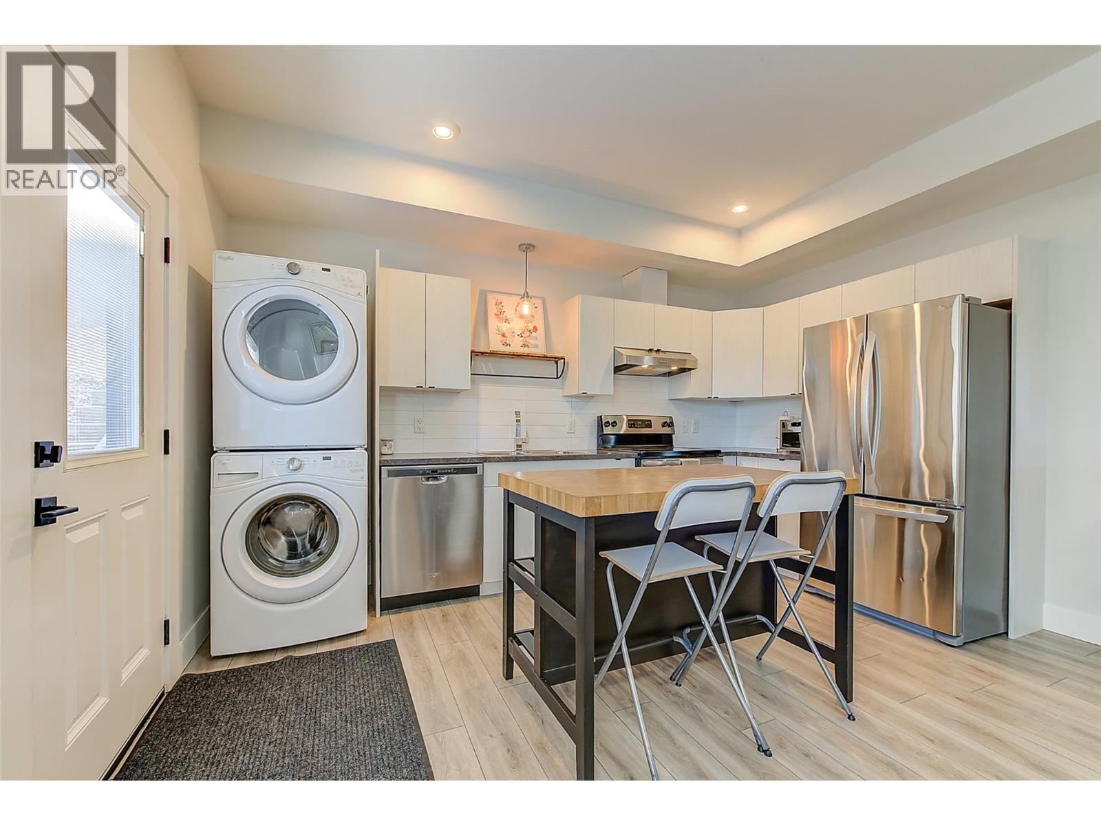  1475 Benzer Court, Kelowna