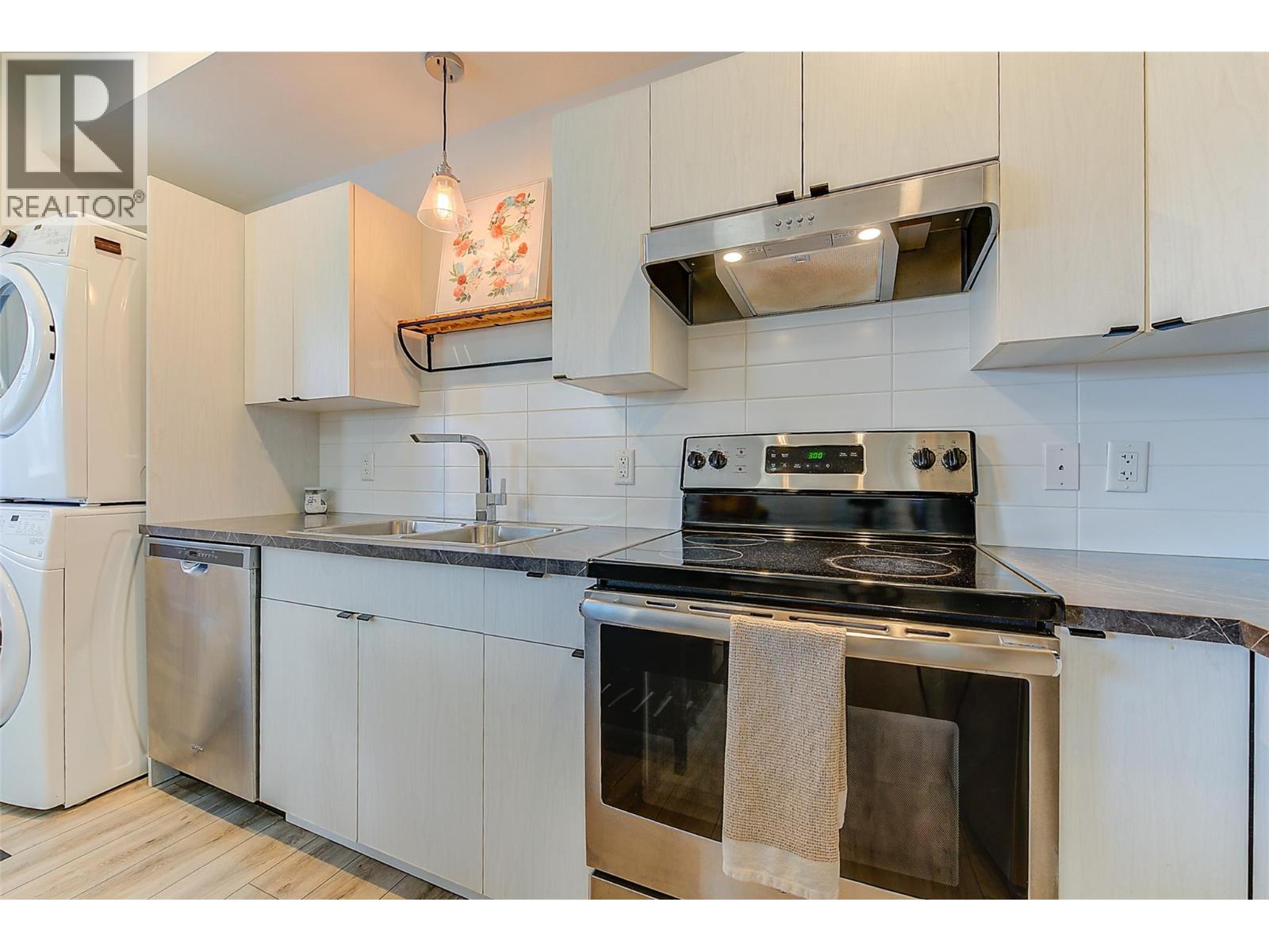  1475 Benzer Court, Kelowna