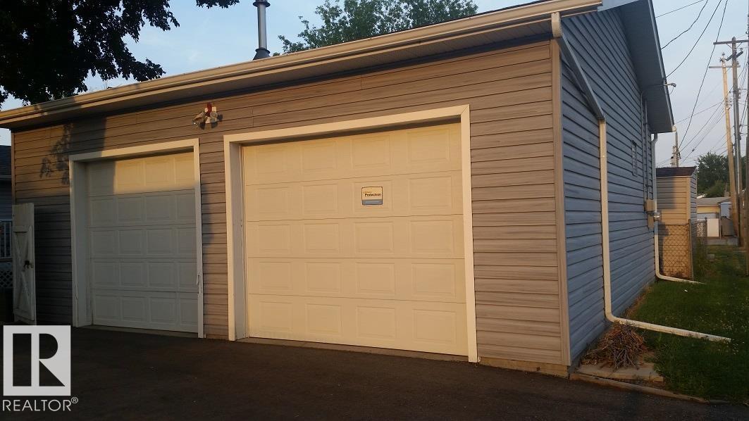 16305 109A AV NW, Edmonton